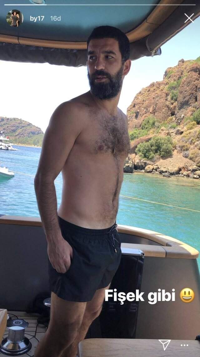 Göbeği ile tartışılan Arda Turan için Burak Yılmaz'dan yeni paylaşım