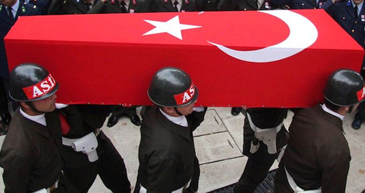 Hakkari'de PKK'lı teröristlerle çıkan çatışmada bir askerimiz şehit oldu