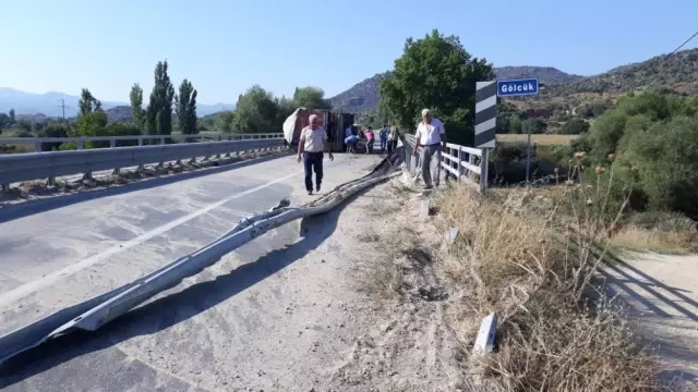Karpuzlu'da kaza, yolda başka aracın olmaması faciayı önledi