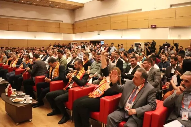 Kayserispor'da Başkan Erol Bedir güven tazeledi