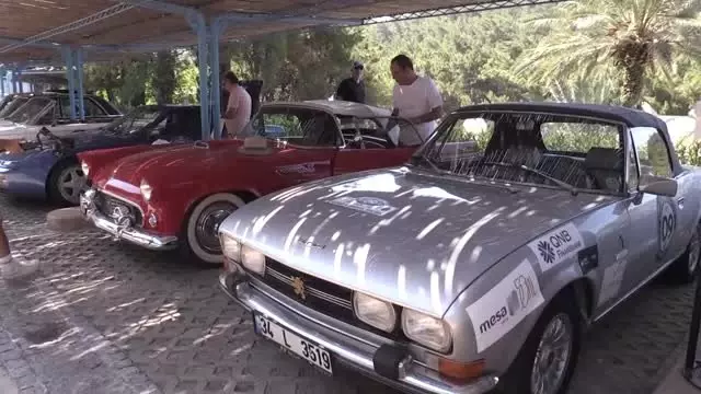 Klasik otomobil tutkunları rallide buluştu Klasik otomobil tutkunları rallide buluştu