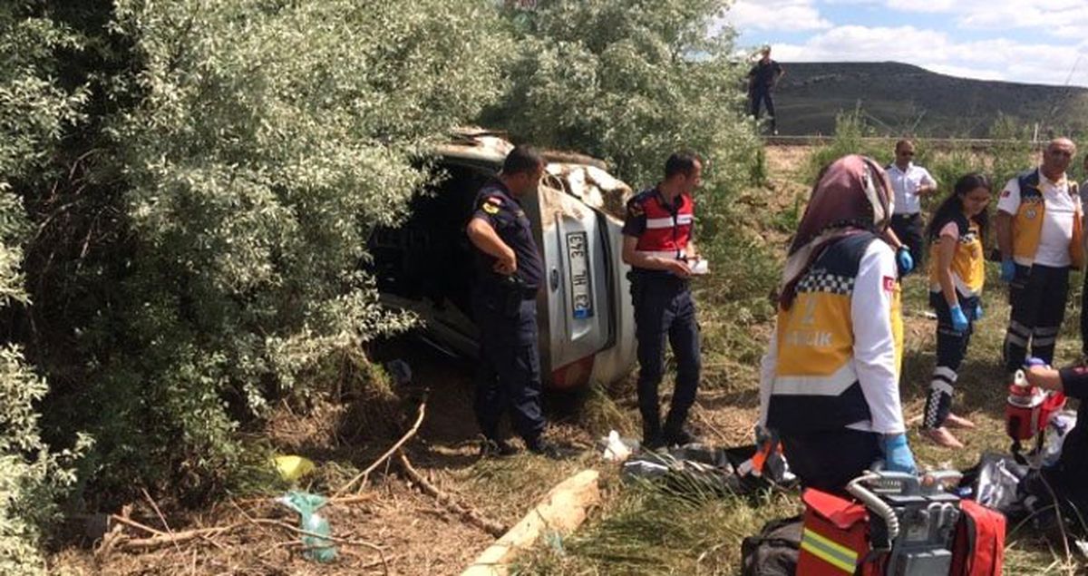 Mezuniyetten dönerken otomobil takla attı: 4 ölü, 1 yaralı