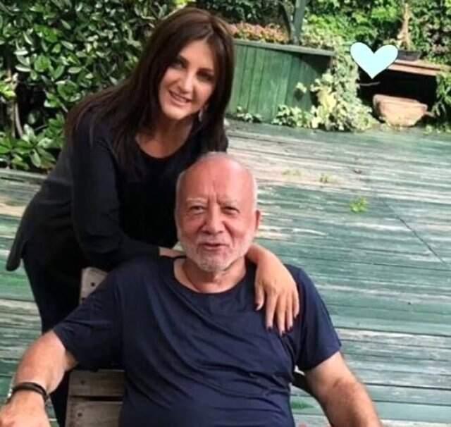 Sanata önem veren Sibel Can, ünlü ressama özel tablo hazırlatıyor