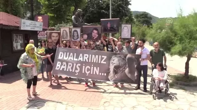 Sanatçı Barış Akarsu doğum gününde anıldı Sanatçı Barış Akarsu doğum gününde anıldı