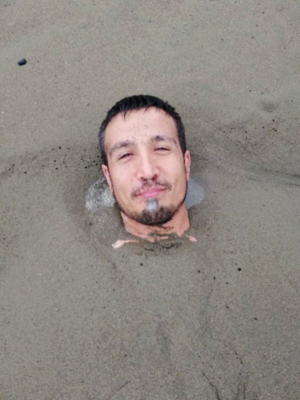 Son fotoğrafını boğulduğu deniz kenarında çekti
