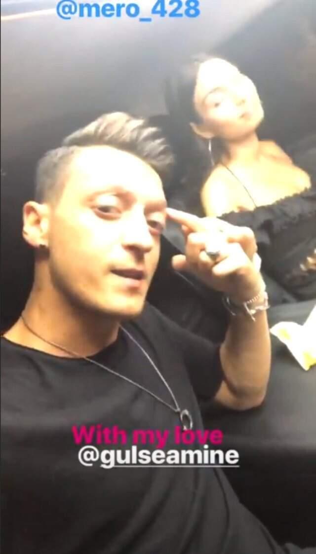 Ünlü futbolcu Mesut Özil, eşi Amine Gülşe ile birlikte rap yaptı!