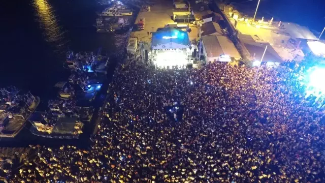 Aleyna Tilki'den 30 bin kişiye dev konser Aleyna Tilki'den 30 bin kişiye dev konser