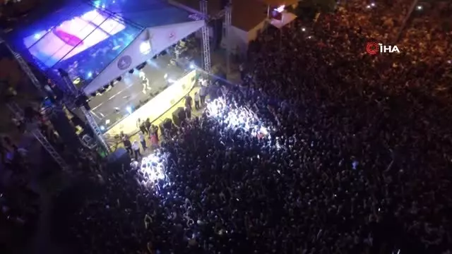 Aleyna Tilki'den 30 bin kişiye dev konser Aleyna Tilki'den 30 bin kişiye dev konser