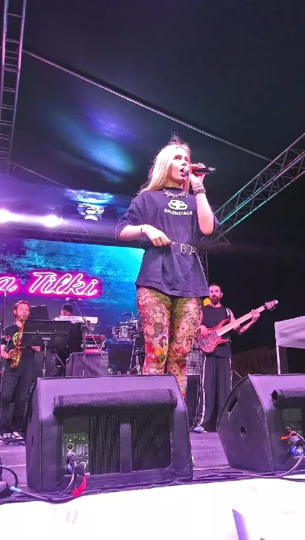 Aleyna Tilki'den 30 bin kişiye konser Aleyna Tilki'den 30 bin kişiye konser
