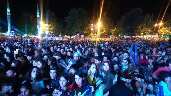 Aleyna Tilki'den 30 bin kişiye konser Aleyna Tilki'den 30 bin kişiye konser