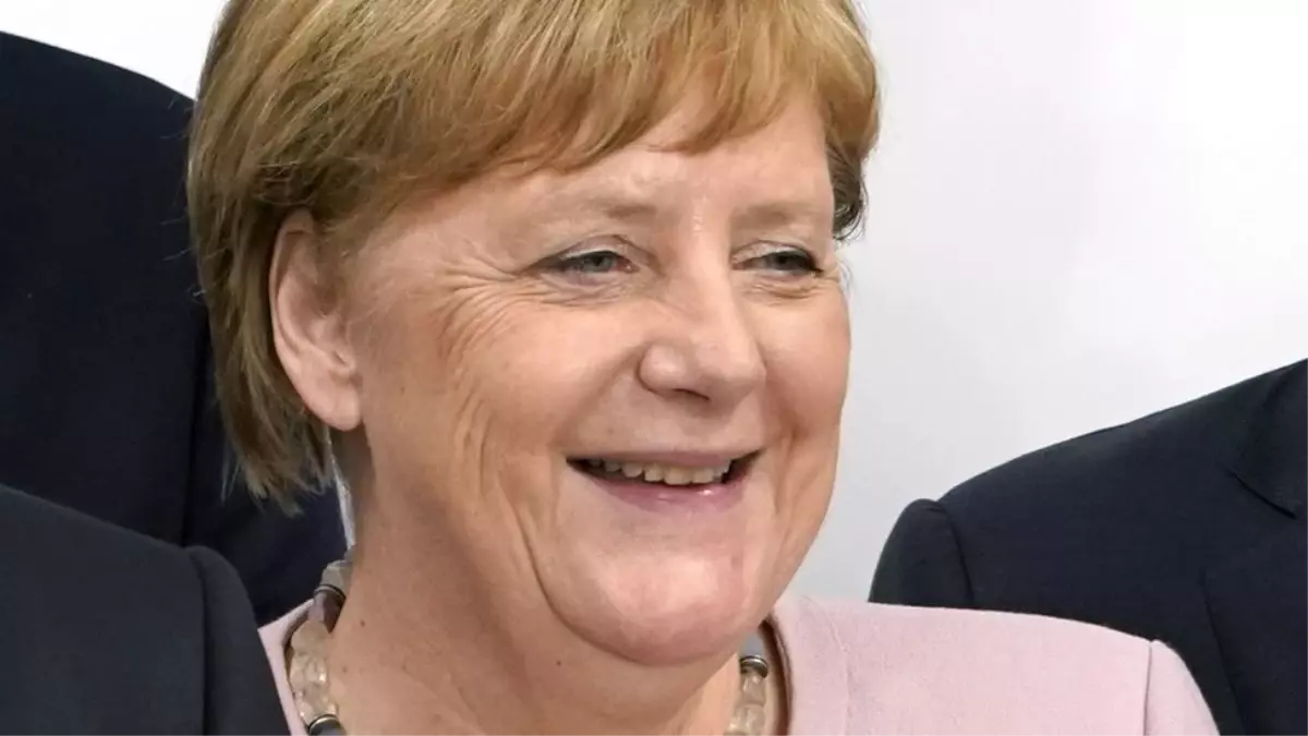Angela Merkel'den titremesiyle ilgili kaygılara 'İyiyim' yanıtı