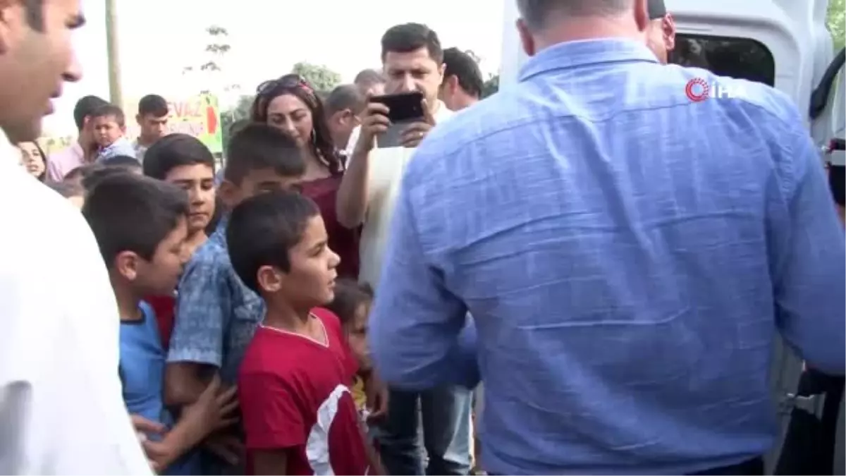 Azerbaycan heyetinden Vanlı çocuklara oyuncak sürprizi