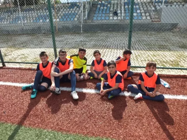 Başkan Tekin Pazaryeri Spor Futbol Okulunu ziyaret etti Başkan Tekin Pazaryeri Spor Futbol Okulunu ziyaret etti
