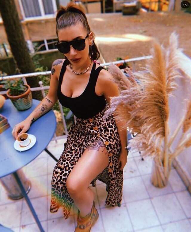 Bikinili görüntülenen İrem Derici selülitleriyle gündem oldu