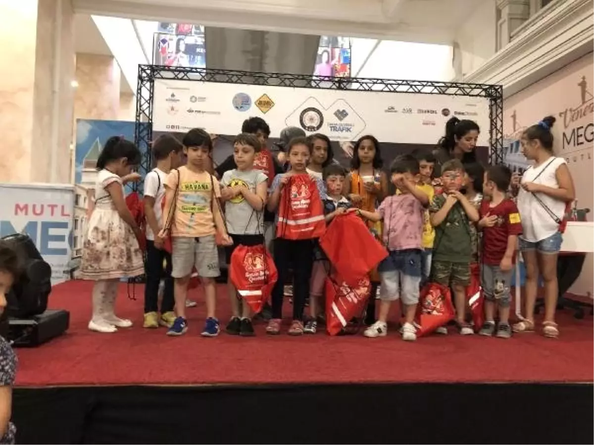 Çocuklar trafik kurallarını deneyimleyerek öğreniyor