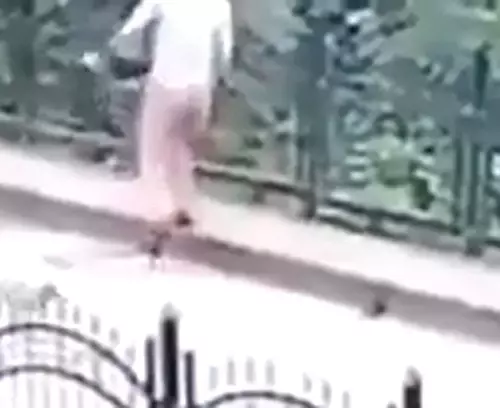Temizlik işçisinden kan donduran hareket Temizlik işçisinden kan donduran hareket