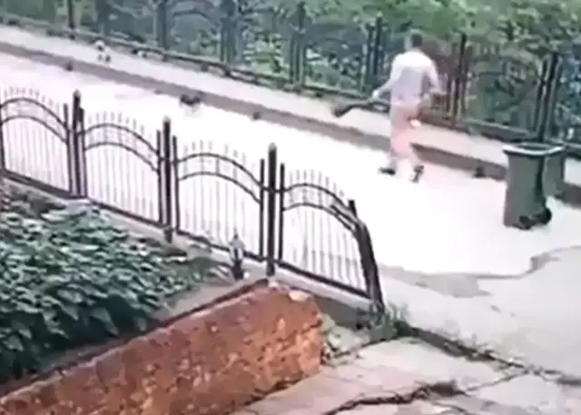 Temizlik işçisinden kan donduran hareket Temizlik işçisinden kan donduran hareket