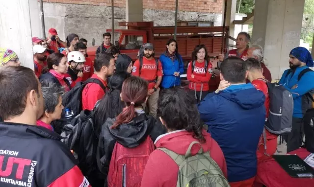 AKUT hem hayat kurtarıyor hem eğitimlere devam ediyor AKUT hem hayat kurtarıyor hem eğitimlere devam ediyor