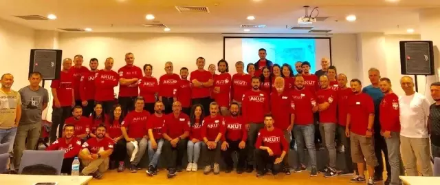 AKUT hem hayat kurtarıyor hem eğitimlere devam ediyor AKUT hem hayat kurtarıyor hem eğitimlere devam ediyor
