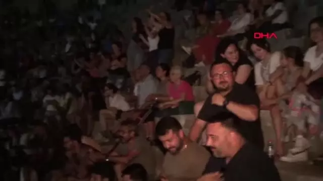ANTALYA Bin yıllık Antik Tiyatro'da türkü şöleni