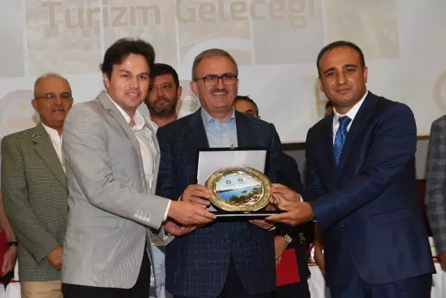 Antalya Valisi Münir Karaloğlu: Antalya Valisi Münir Karaloğlu: