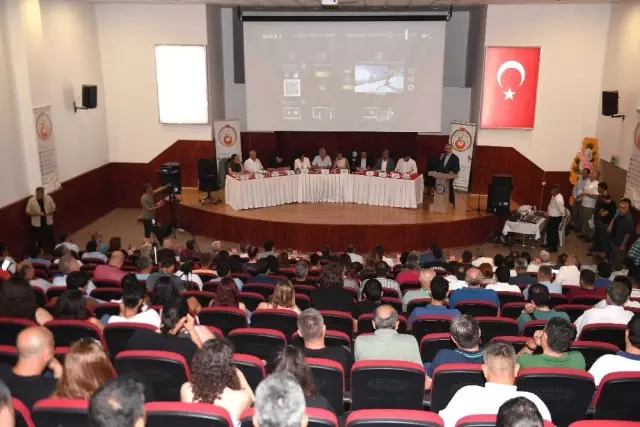 Antalya Valisi Münir Karaloğlu: 'Pansiyonculuk turizmi yapmalıyız' Antalya Valisi Münir Karaloğlu: 'Pansiyonculuk turizmi yapmalıyız'