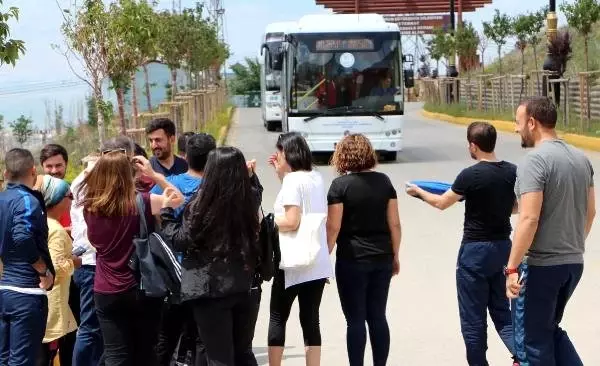 'Gizemli yol'a gelip, deneme yapıyorlar