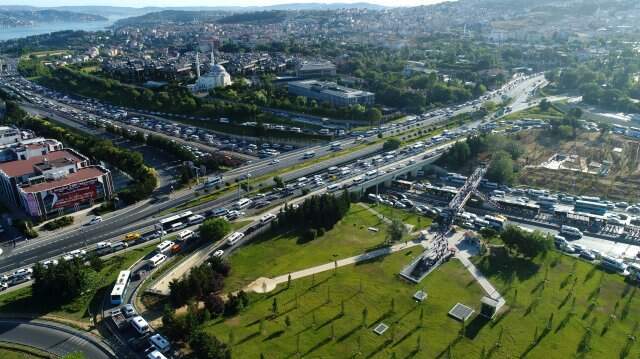 İstanbullular bu sabah metrobüse akın etti! Durakta insan seli