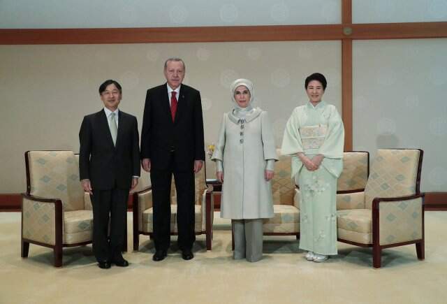 Japonya İmparatorluk Sarayı'nda samimi sohbet! Fotoğraftaki ayrıntı gözlerden kaçmadı