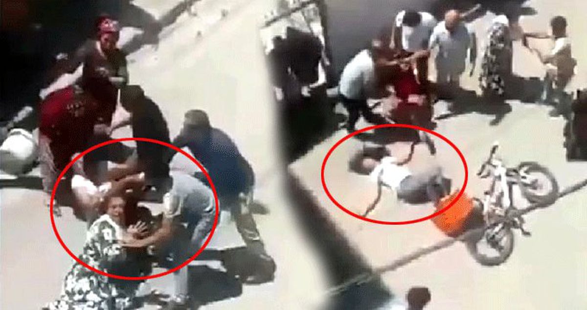 Kadınlar, sokak ortasında saç baş birbirine girdi! O anlar kamerada