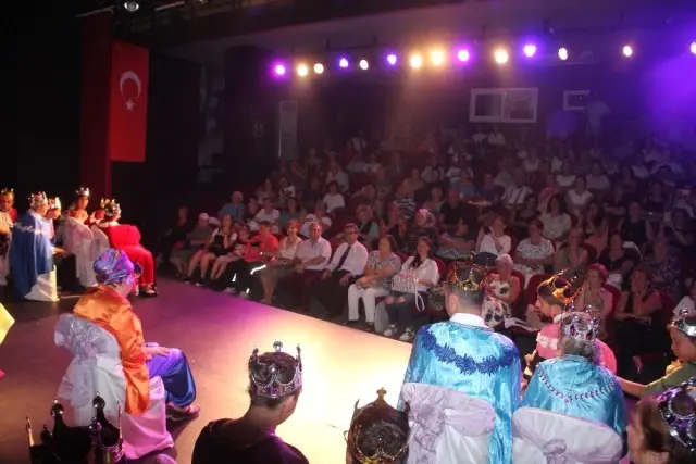 Kuşadası'nda engeller sahnede aşıldı Kuşadası'nda engeller sahnede aşıldı