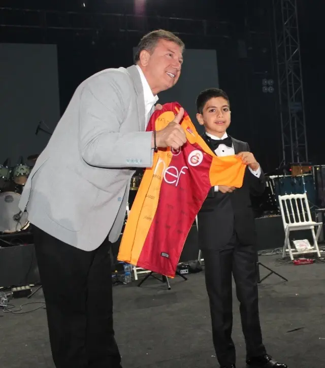 Manisa'da iş dünyası ve protokolü buluşturan sünnet