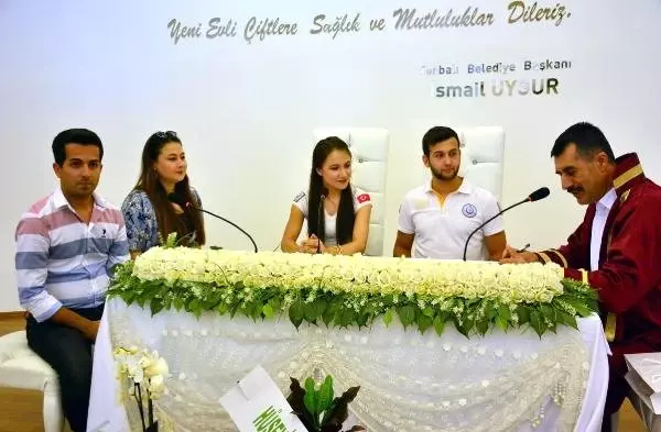 Nikah masasına üniformaları ile oturdular