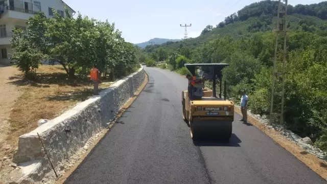 Perşembe'ye sıcak asfalt