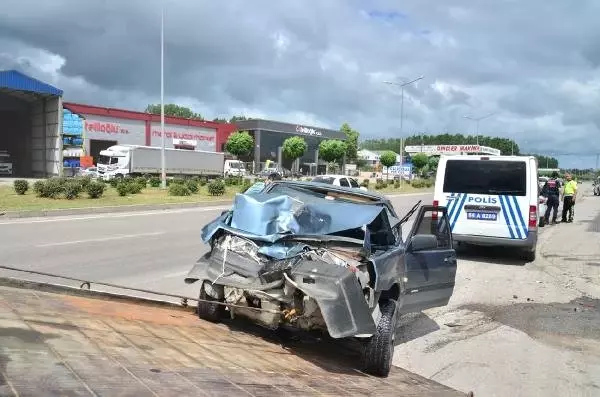 Polis otosuna otomobilin çarptığı kaza anı kamerada Polis otosuna otomobilin çarptığı kaza anı kamerada