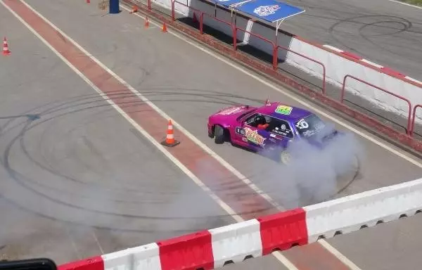 RedBull Car Park Drift Türkiye'de şampiyon Fahimreza Keykhosravi- Yeniden