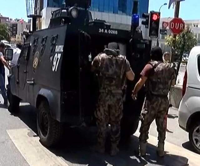 Son dakika! İstanbul'da alışveriş merkezinde hareketli dakikalar