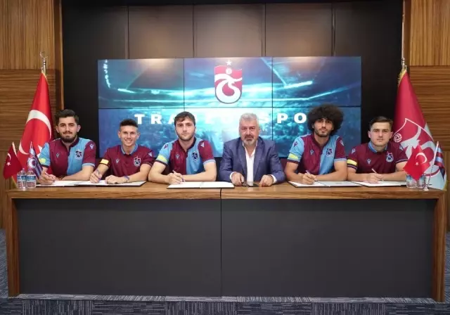 Trabzonspor 9 futbolcuyla sözleşme imzaladı Trabzonspor 9 futbolcuyla sözleşme imzaladı
