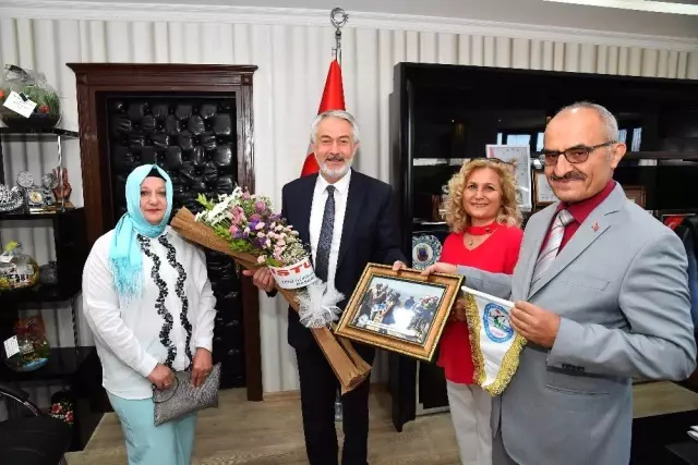 Doğa yürüyüşü arkadaşlarından Başkan Başdeğirmen'e ziyaret