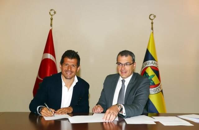Emre Belözoğlu resmen Fenerbahçe'de! Formayı giydi