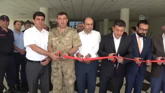 Erciş'te 'Van'da çocuk olmak' sergisi açıldı