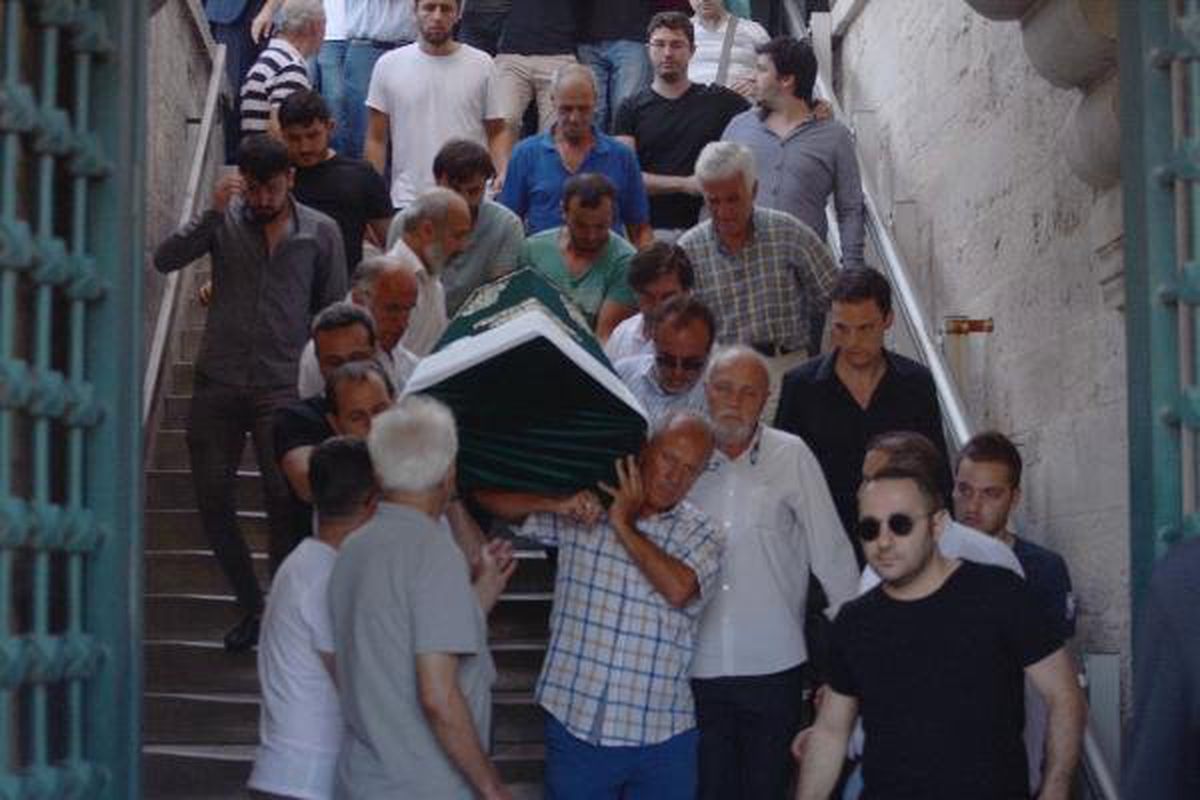 Eşini öldürüp, intihar eden işadamı Turgay Cantaş ve eşi son yolculuklarına uğurlandı