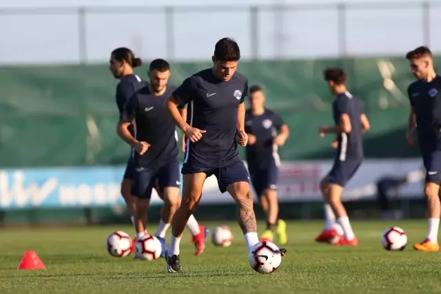 Kasımpaşa'da yeni sezon hazırlıkları başladı Kasımpaşa'da yeni sezon hazırlıkları başladı