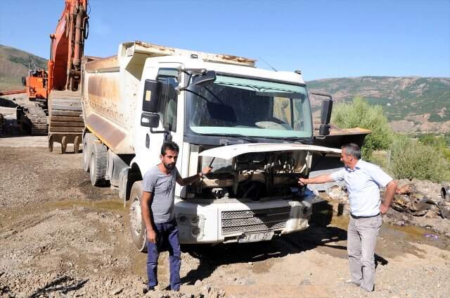 Motorunda kuşun yuva yaptığı kamyon seferden çekildi