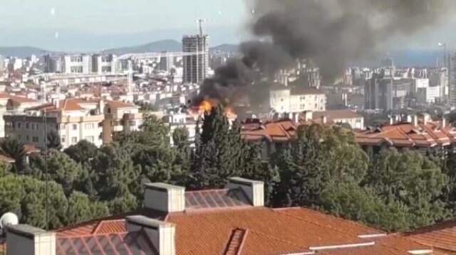 Son Dakika! Üsküdar'da 5 katlı bir binada çıkan yangın sonrası patlama meydana geldi