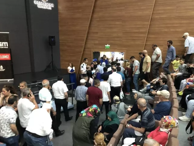 TOKİ'nin Başakşehir'de yaptığı konutlar için kura çekimi gerçekleşti TOKİ'nin Başakşehir'de yaptığı konutlar için kura çekimi gerçekleşti