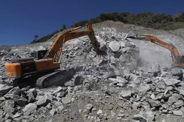Vali Doğan, Arsuz'da incelemelerde bulundu