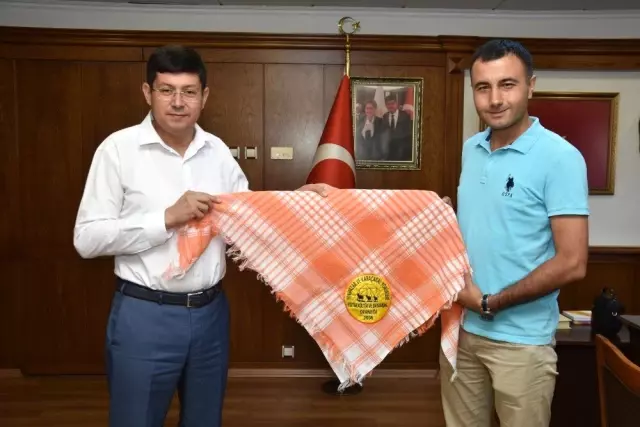 Yörüklerden Başkan Özcan'a ziyaret Yörüklerden Başkan Özcan'a ziyaret
