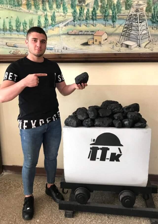 18 yaşında olan futbolcu Yağız Kandemiroğlu, madenci oldu