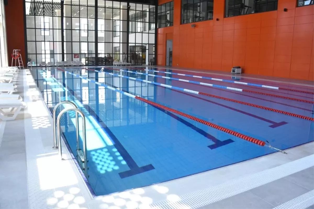 Aliağa Gençlik Merkezinde yüzme kursları başlıyor